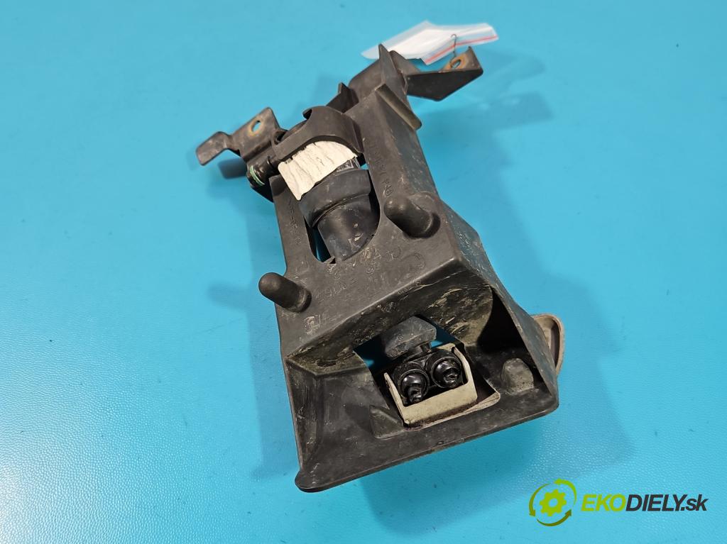 Mazda 5  2005-2010 2.0 16V 145 hp manual 107 kW 1999 cm3 5- ostřikovač reflektor: pravý CC29-51067