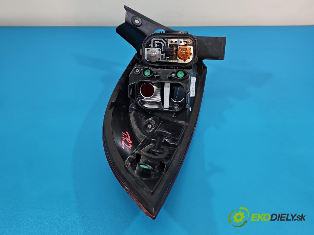 Renault Clio IV 2012-2020 1.5 dci 90 HP manual 66 kW 1461 cm3 5- svetlo / reflektor zadné pravé blatník 265507408R