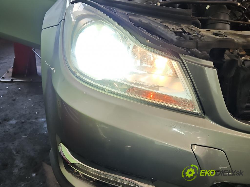Mercedes C W204 2007-2014 2.2 CDI 136 HP automatic 100 kW 2148 cm3 4- Reflektor: pravý A2048205059 (Svetlo predné pravé)