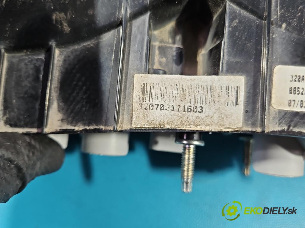 Fiat Tipo II 2015- 1.4 T 120 hp manual 88 kW 1368 cm3 5- světlo zadní levé kufrových dveří 00520710220E