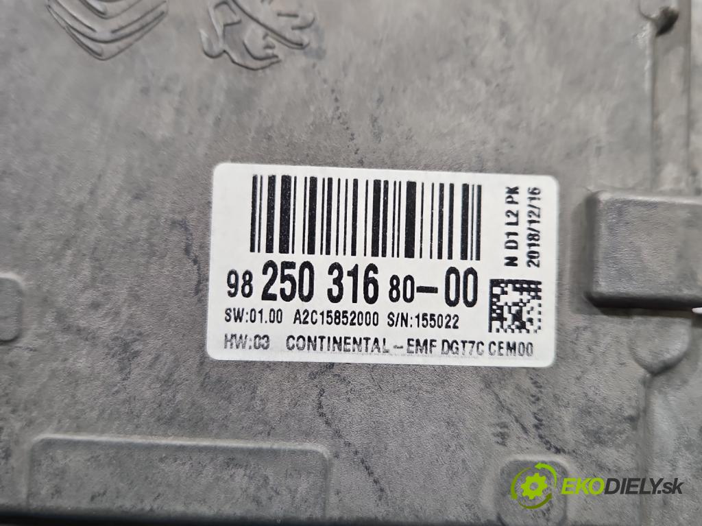 Peugeot Expert III 2016- 1.6 hdi 116 hp manual 85 kW 1560 cm3 5- displej 9825031680 (Přístrojová deska)