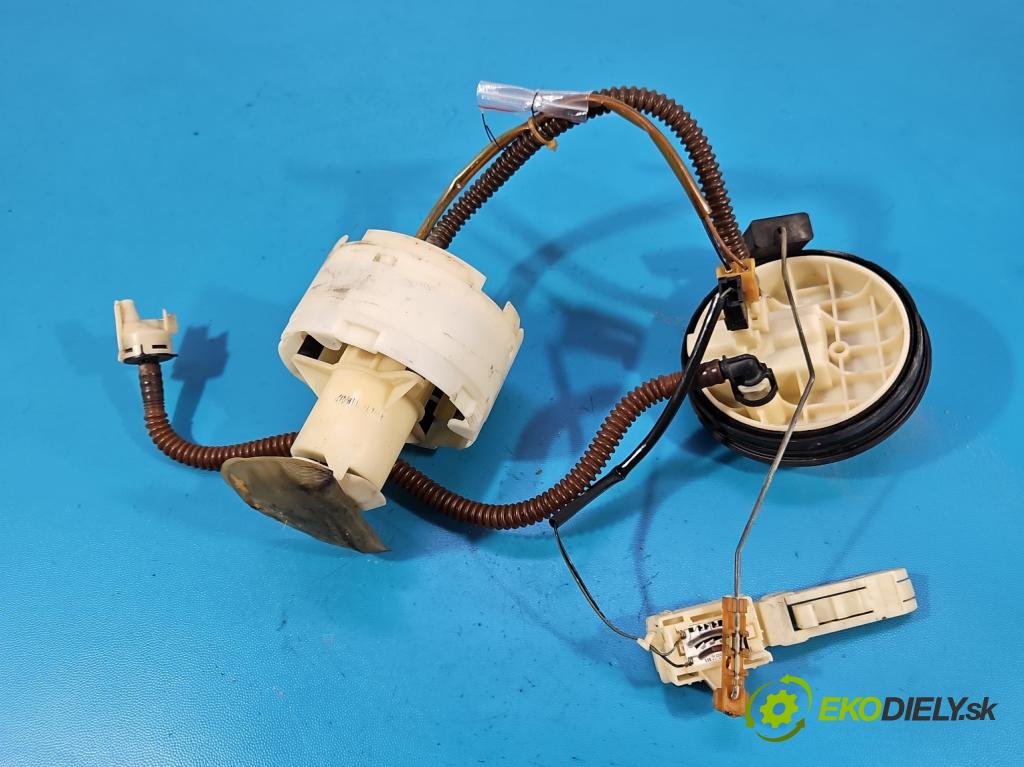 Audi A4 B5 1994-2001 1.6 8V 101 hp manual 74 kW 1595 cm3 4- čerpadlo paliva 8D0201319