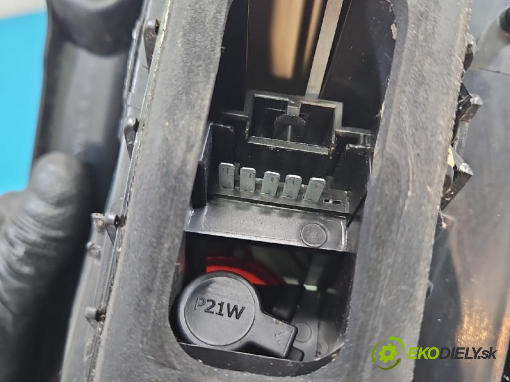 Fiat Punto Grande 1.2 8V 69KM manual 51 kW 1242 cm3 3- světlo zadní levé blatník: 51895400
