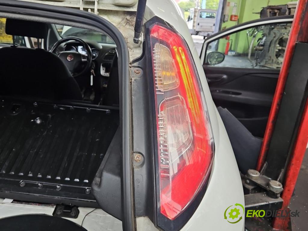 Fiat Punto Grande 1.2 8V 69KM manual 51 kW 1242 cm3 3- světlo zadní pravé blatník: 51895398