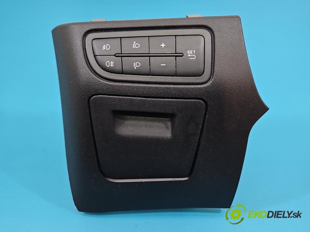 Fiat Punto Grande 1.2 8V 69KM manual 51 kW 1242 cm3 3- Přepínač světel na deska: