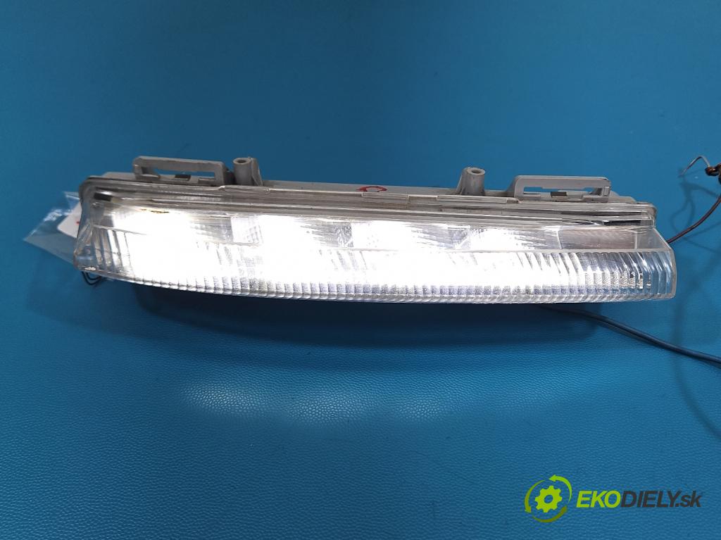 Mercedes C W204 2007-2014 2.2 CDI 136 HP automatic 100 kW 2148 cm3 4- Halogen pravý 12-5299 (Kľučka dverí ostatné)