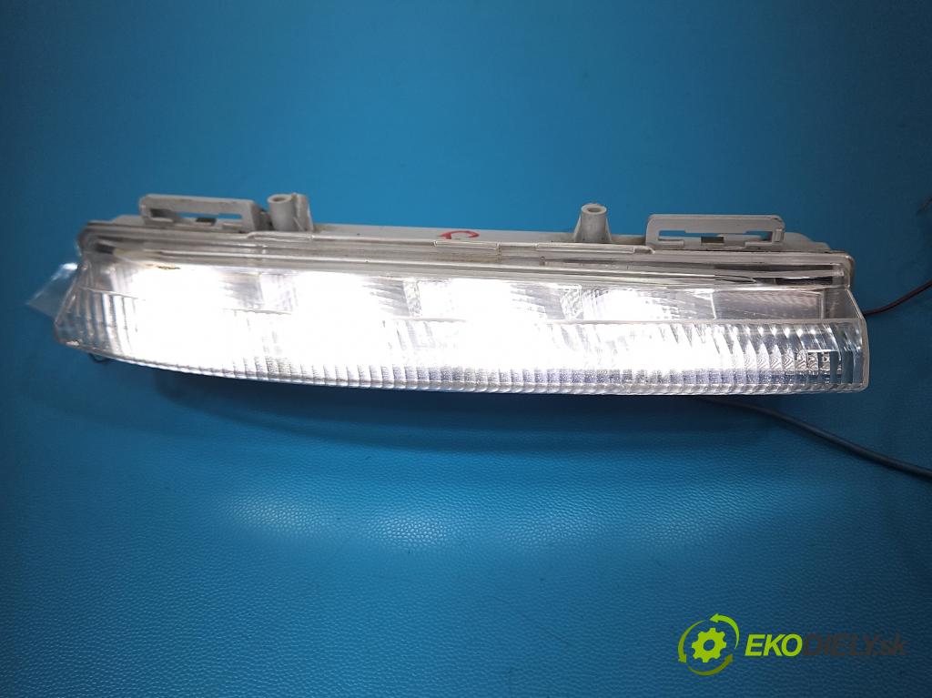 Mercedes C W204 2007-2014 2.2 CDI 136hp automatic 100 kW 2148 cm3 4- Halogen pravý 12-5299 (Klika dveří ostatní)