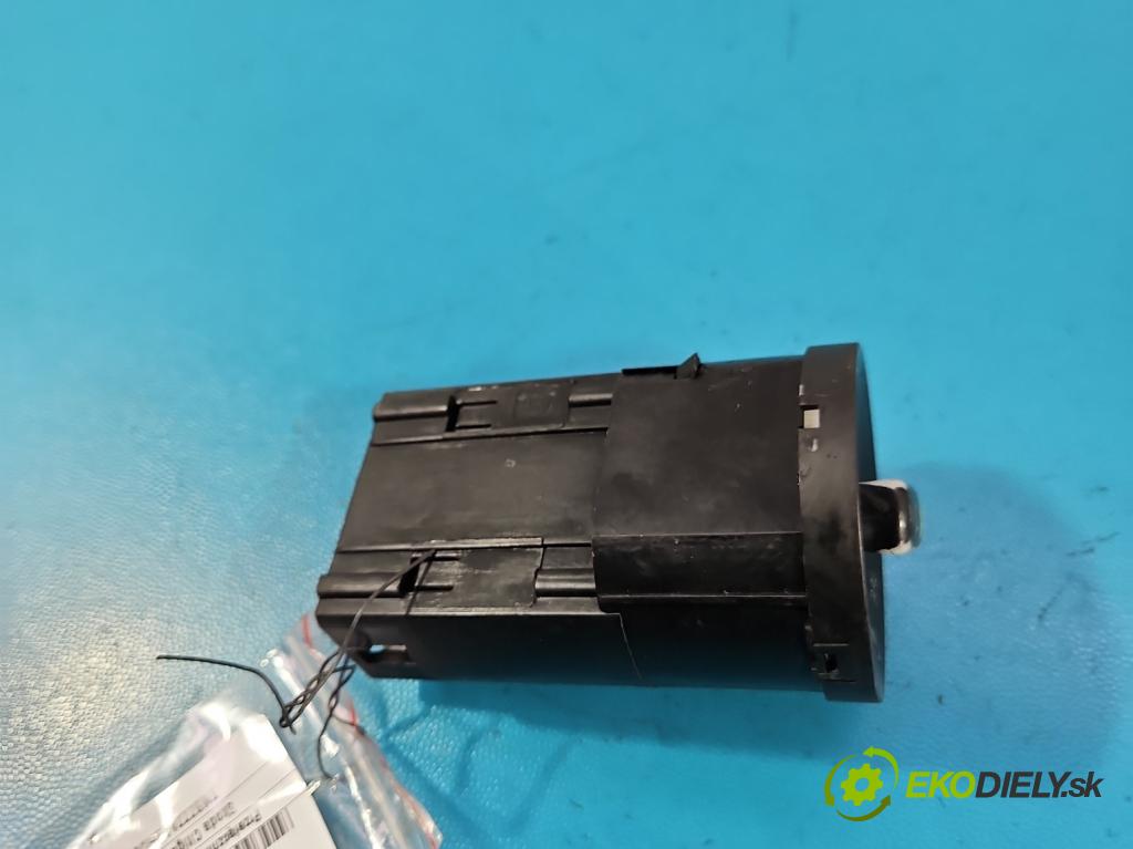 Skoda Citigo 2011-2019 1.0 MPI 60 hp manual 44 kW 999 cm3 3- Přepínač světel na deska: