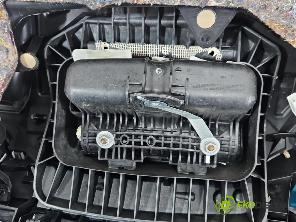 Fiat Punto Grande 1.2 8V 69KM manual 51 kW 1242 cm3 3- kokpit,pristrojová doska rozdeľovacia