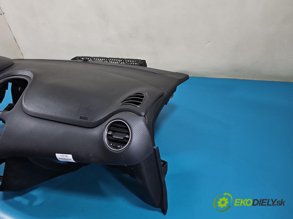 Fiat Punto Grande 1.2 8V 69KM manual 51 kW 1242 cm3 3- kokpit,pristrojová doska rozdeľovacia