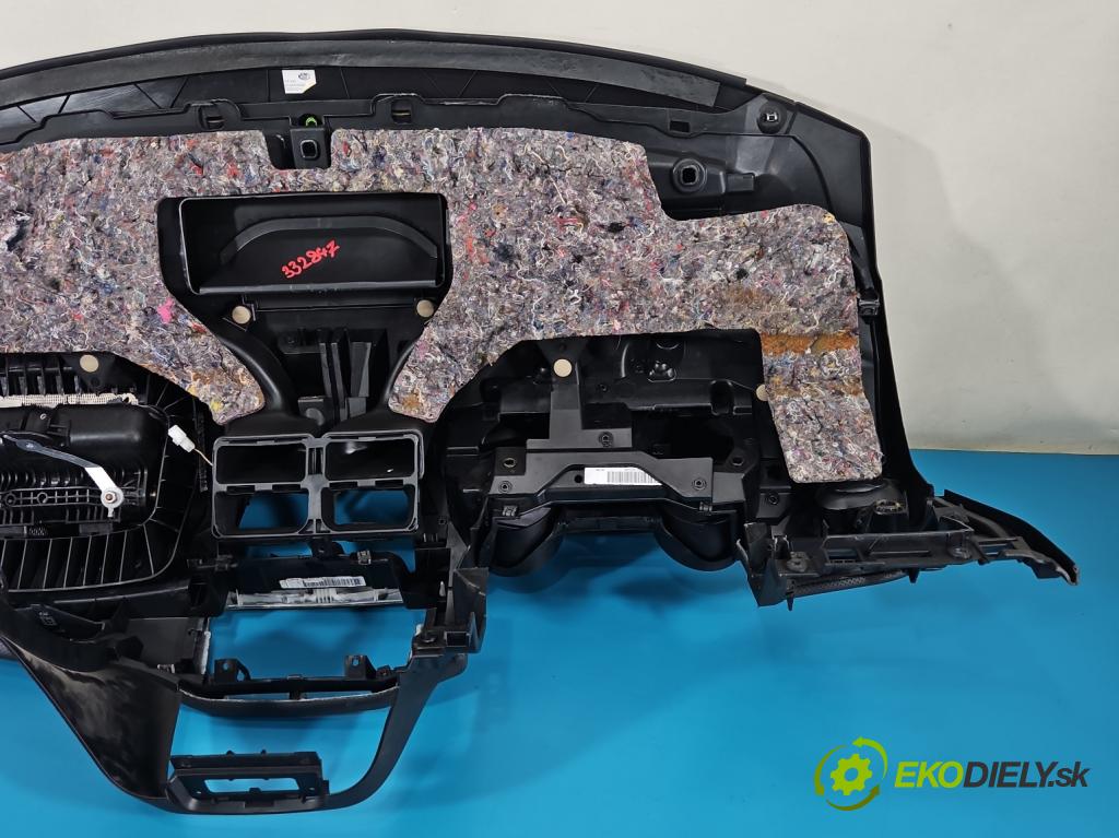 Fiat Punto Grande 1.2 8V 69KM manual 51 kW 1242 cm3 3- kokpit,pristrojová doska rozdeľovacia