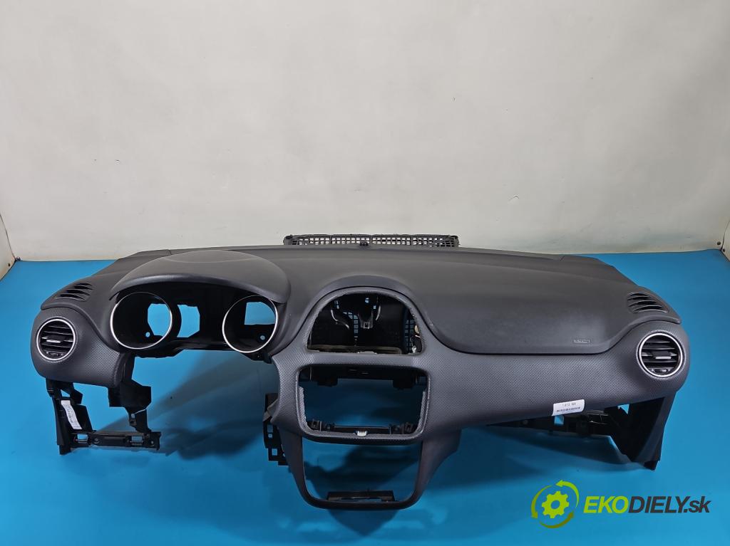 Fiat Punto Grande 1.2 8V 69KM manual 51 kW 1242 cm3 3- kokpit,pristrojová doska rozdeľovacia 
