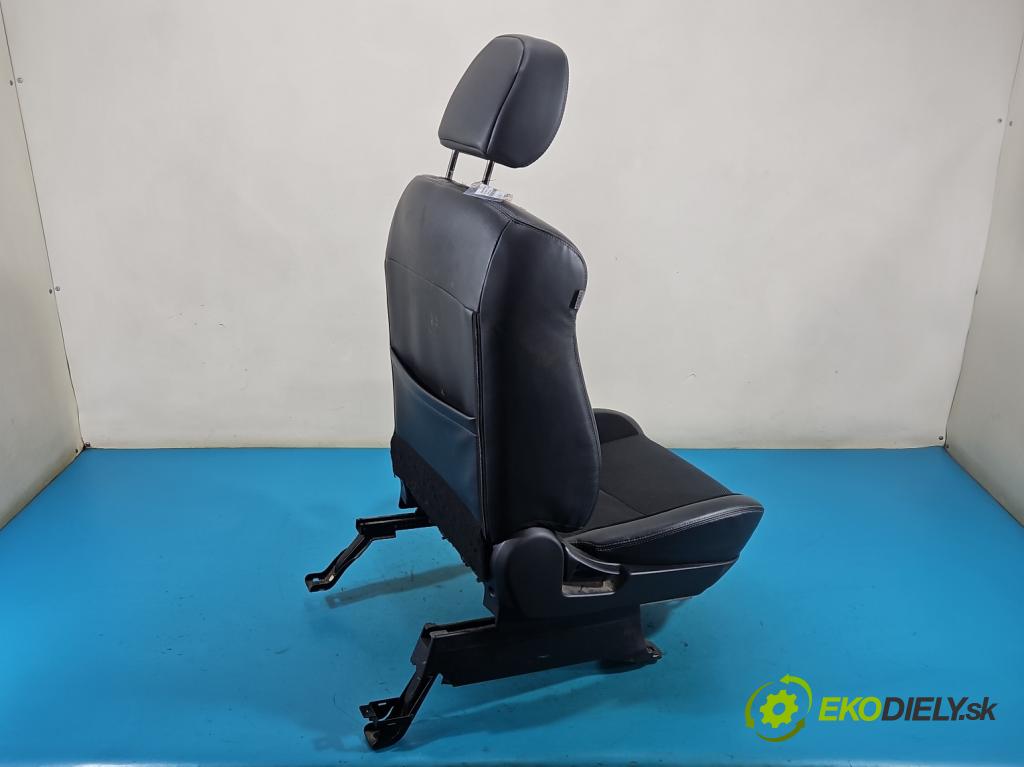Citroen C-Crosser 2007-2012 2.2 hdi 156 HP automatic 115 kW 2179 cm3 5- Sedačka pravý (Sedadlo)