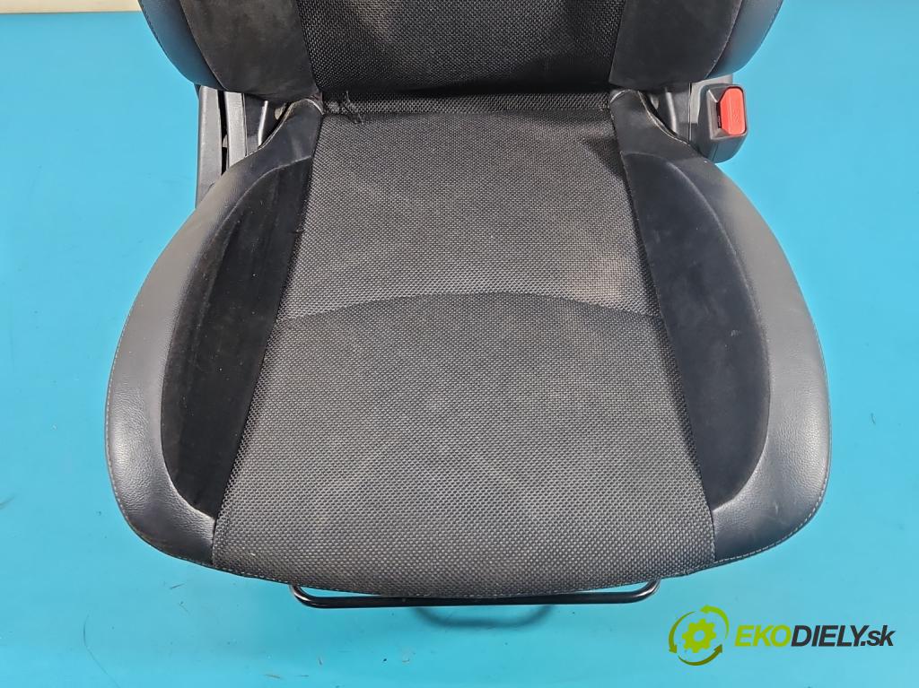 Citroen C-Crosser 2007-2012 2.2 hdi 156 HP automatic 115 kW 2179 cm3 5- Sedačka pravý (Sedadlo)