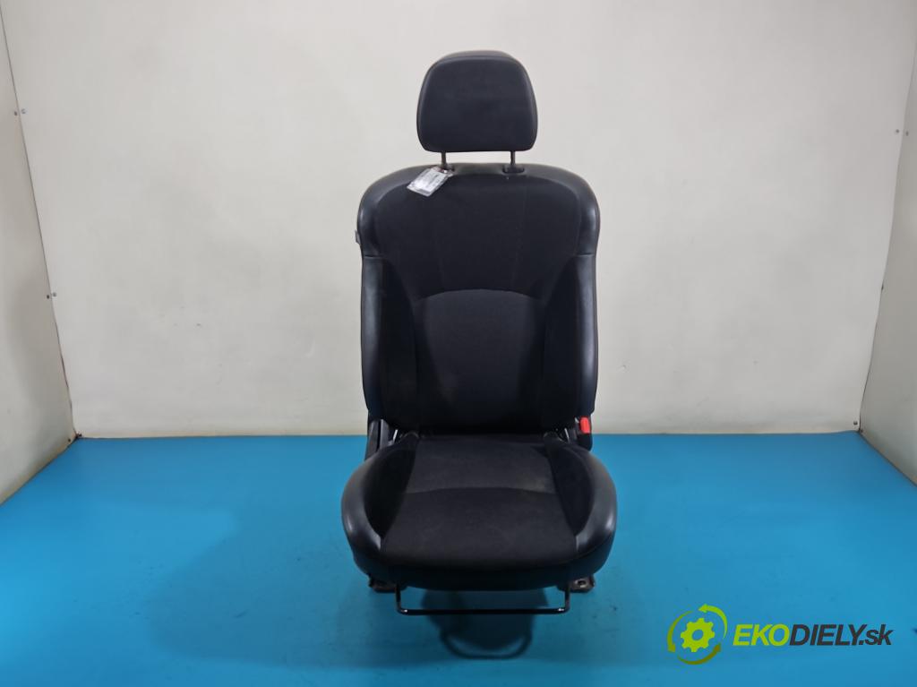 Citroen C-Crosser 2007-2012 2.2 hdi 156 HP automatic 115 kW 2179 cm3 5- Sedačka pravý  (Sedadlo)