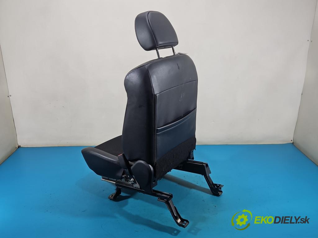 Citroen C-Crosser 2007-2012 2.2 hdi 156 HP automatic 115 kW 2179 cm3 5- Sedačka pravý (Sedadlo)