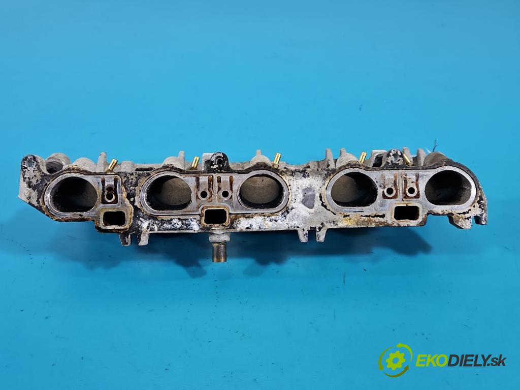 Volvo S60 II 2010-2018 2.5 T5 250 HP automatic 184 kW 2497 cm3 4- zvod nasávací 31338645 (Sacie potrubie)
