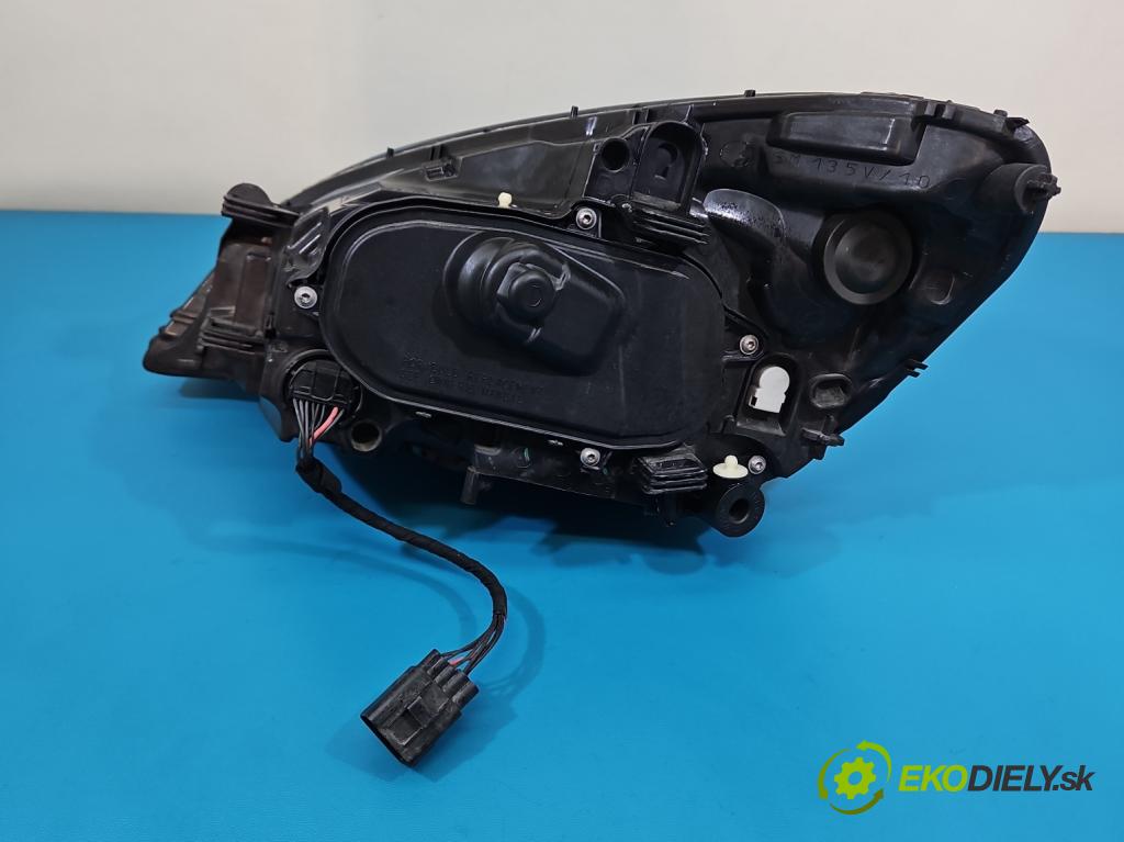 Volvo S60 II 2010-2018 2.5 T5 250 hp automatic 184 kW 2497 cm3 4- světlo pravý 89907534 (Pravé přední světlo)