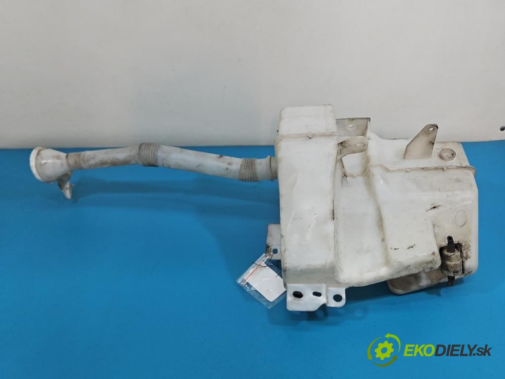 Citroen C-Crosser 2007-2012 2.2 hdi 156 hp automatic 115 kW 2179 cm3 5- nádržka tekutina: ostřikovačů