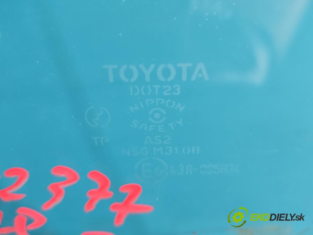 Toyota Yaris I 1999-2005 1.3 vvti 86 hp manual 63 kW 1299 cm3 5- sklo dveře přední levé