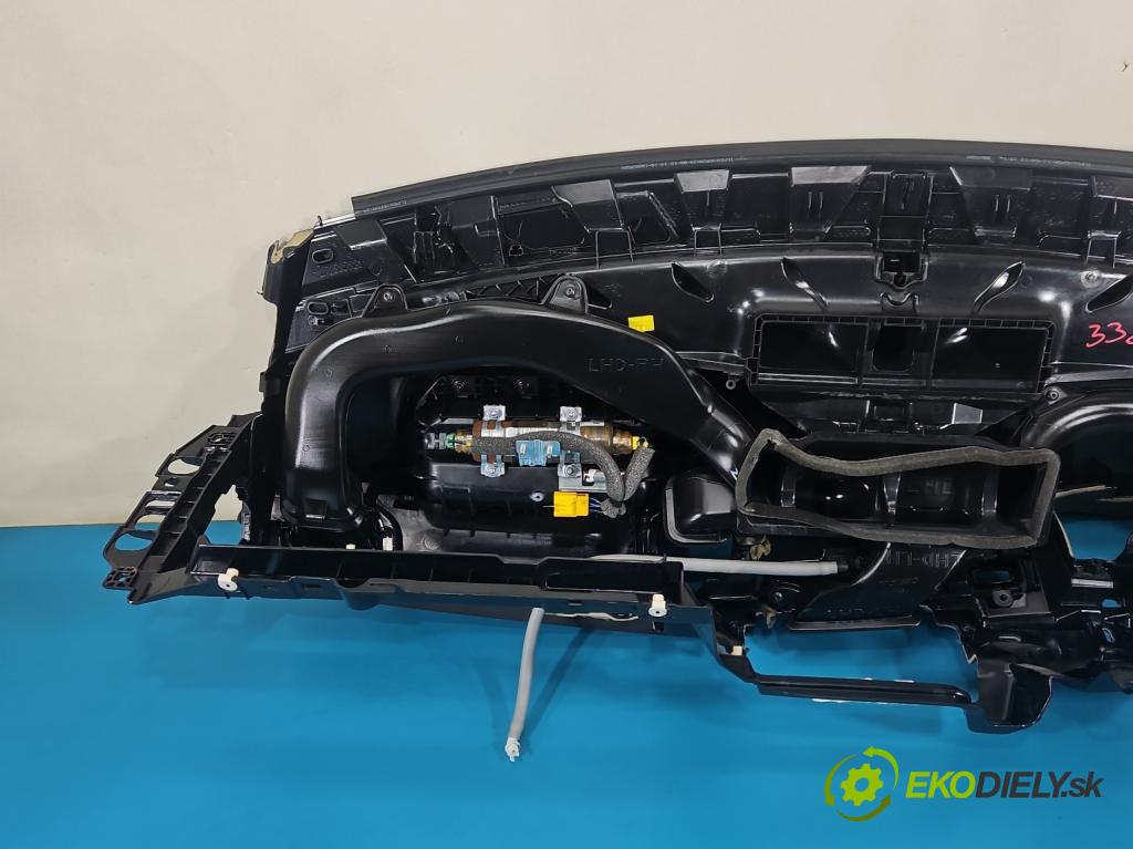 Volvo S60 II 2010-2018 2.5 T5 250 HP automatic 184 kW 2497 cm3 4- kokpit,pristrojová doska rozdeľovacia