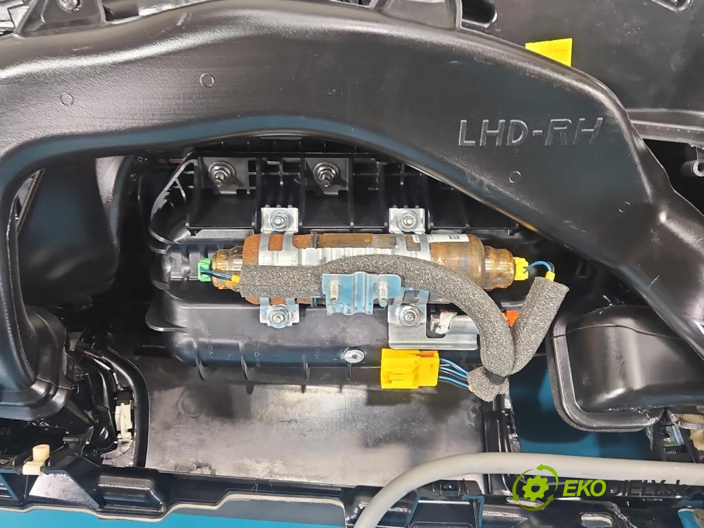 Volvo S60 II 2010-2018 2.5 T5 250 HP automatic 184 kW 2497 cm3 4- kokpit,pristrojová doska rozdeľovacia