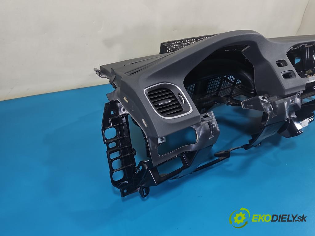 Volvo S60 II 2010-2018 2.5 T5 250 HP automatic 184 kW 2497 cm3 4- kokpit,pristrojová doska rozdeľovacia