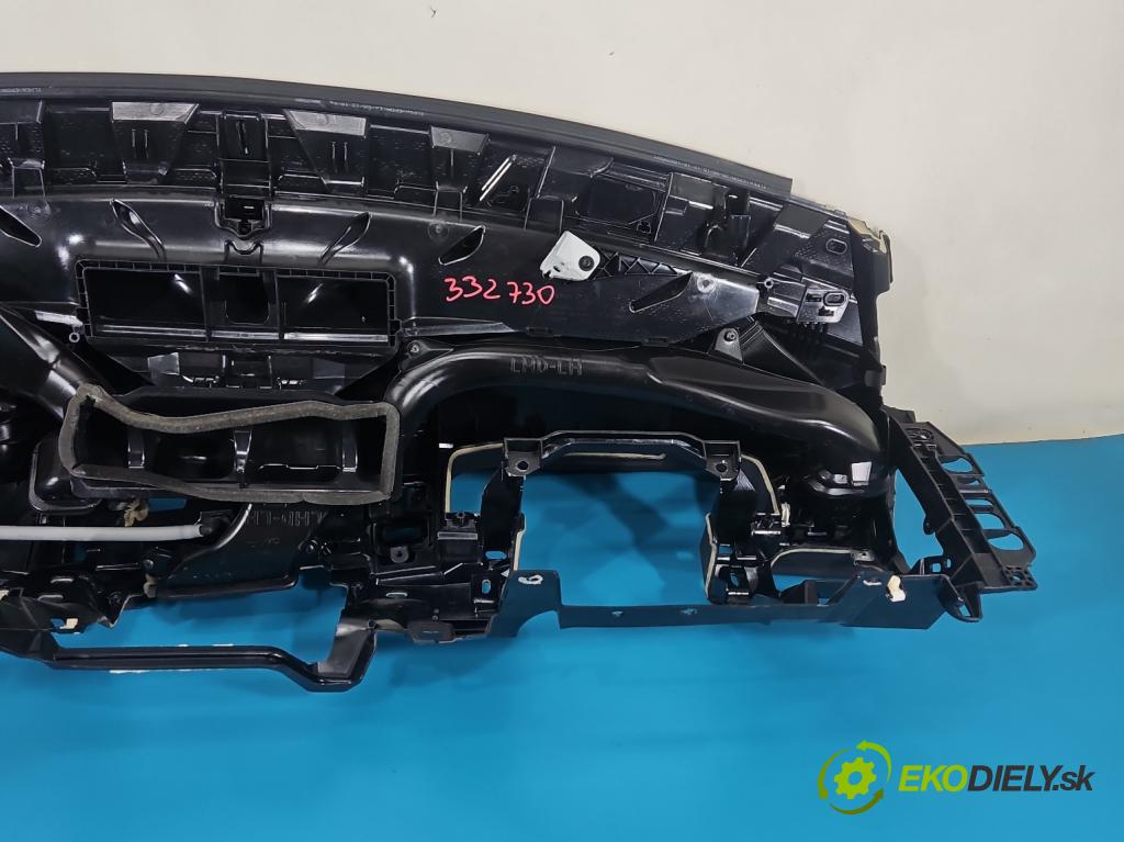Volvo S60 II 2010-2018 2.5 T5 250 HP automatic 184 kW 2497 cm3 4- kokpit,pristrojová doska rozdeľovacia