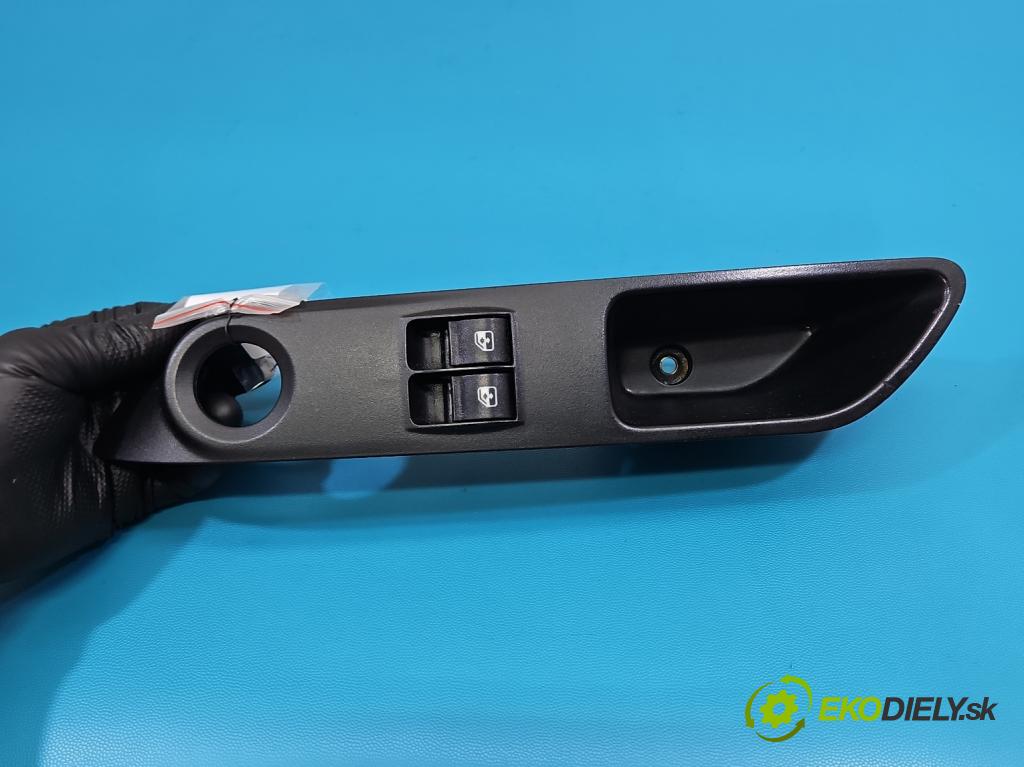 Iveco Daily V 2014- 3.0 hpi 175 hp automatic 129 kW 2998 cm3 2- Přepínač oken zpětných zrcátek 5802804532