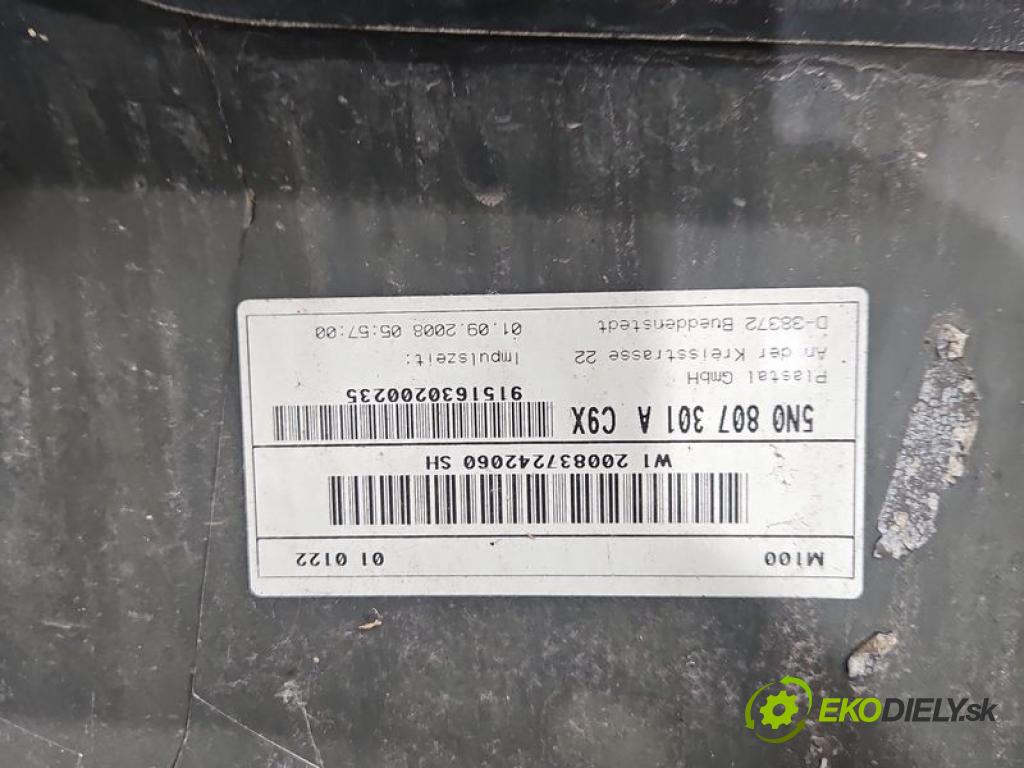 Vw Tiguan I 2007-2016 2.0 tdi 140 hp manual 103 kW 1968 cm3 5- nárazník zadní  (Klika dveří ostatní)
