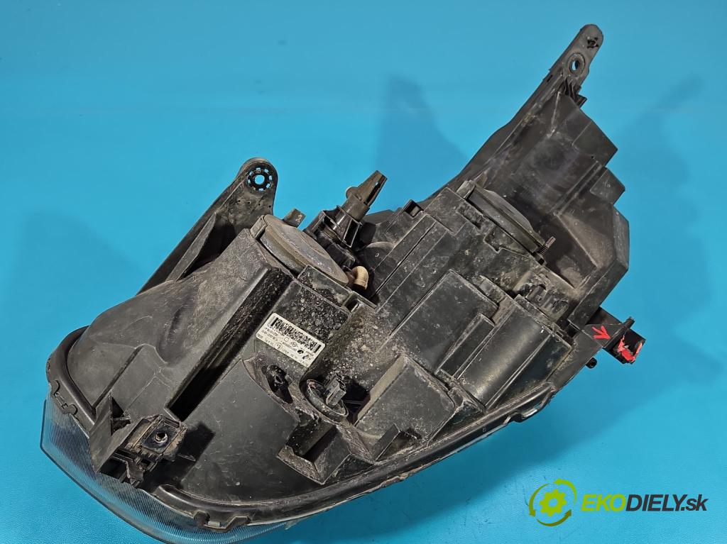 Renault Express 1.5 dci 95 HP manual 70 kW 1461 cm3 5- Reflektor: pravý 260105660R (Svetlo predné pravé)