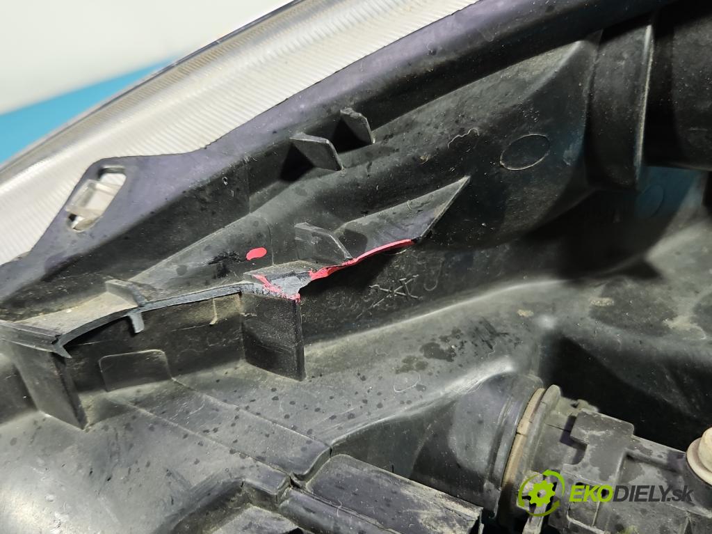 Renault Clio III 2005-2012 1.2 TCE: 101 HP manual 74 kW 1149 cm3 5- Reflektor: pravý  (Svetlo predné pravé)