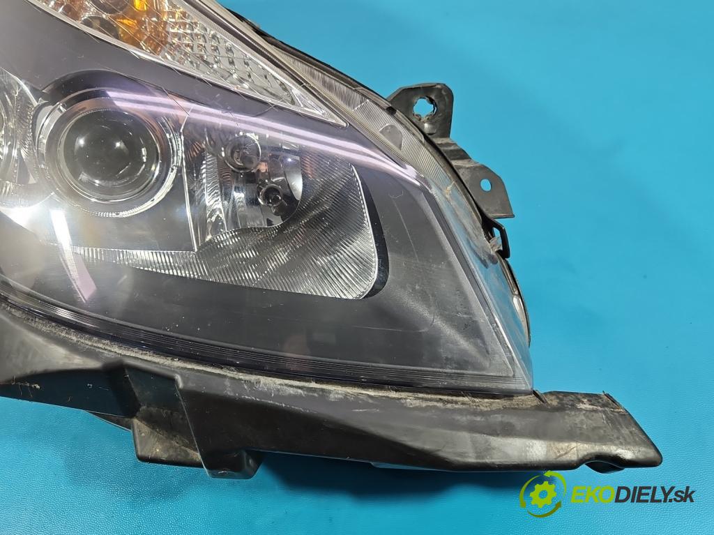 Renault Clio III 2005-2012 1.2 TCE: 101 HP manual 74 kW 1149 cm3 5- Reflektor: pravý  (Svetlo predné pravé)
