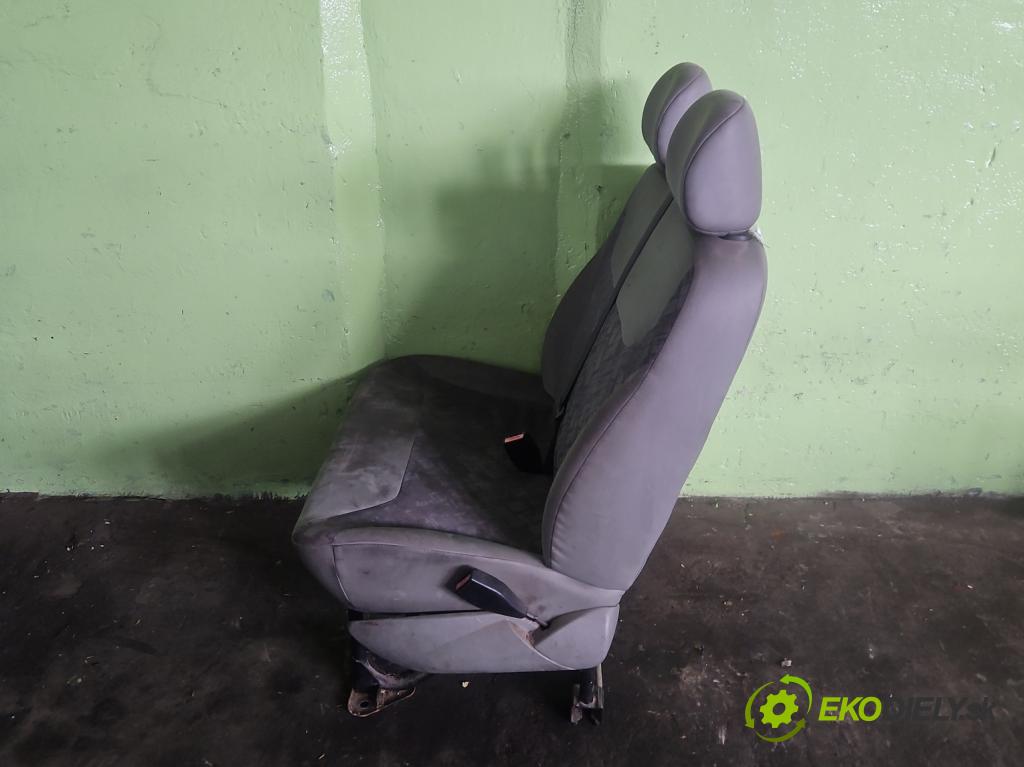 Opel Vivaro 2001-2014 1.9 cdti 101 hp manual 74 kW 1870 cm3 5- Sedadlo pravý  (Sedadlo)