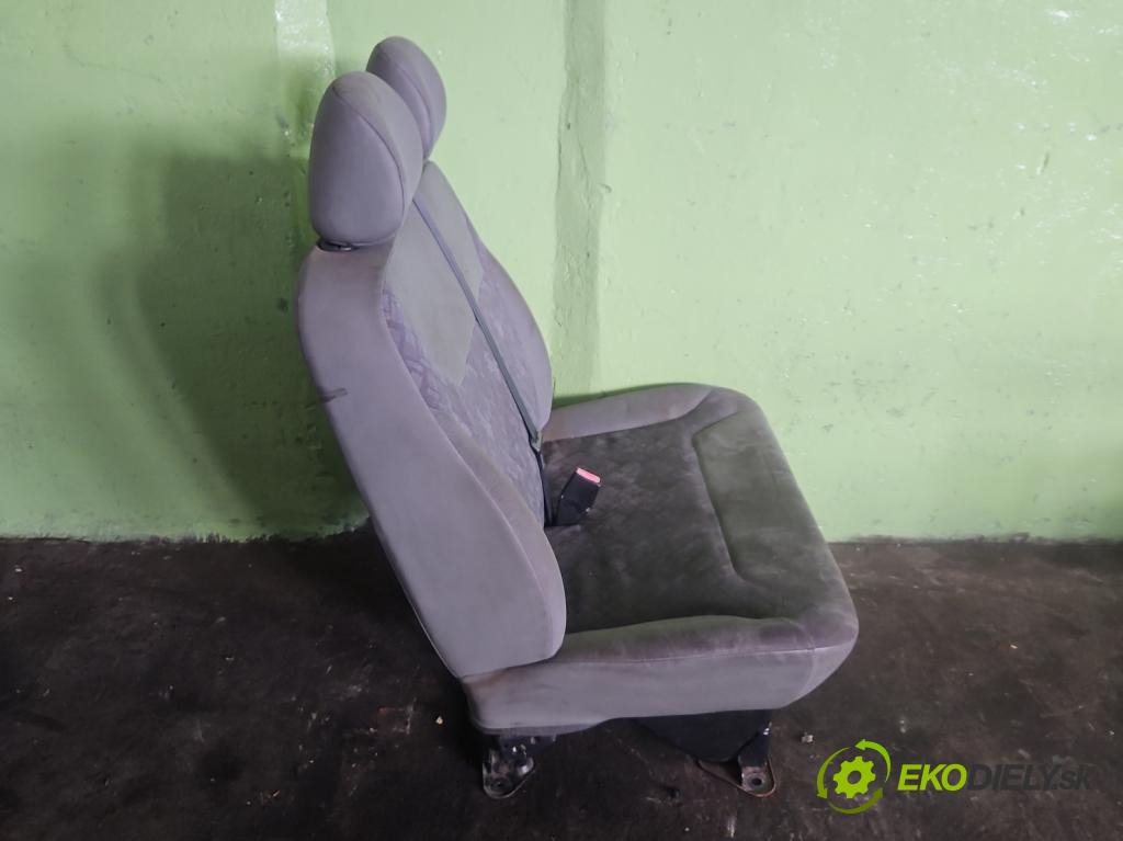 Opel Vivaro 2001-2014 1.9 cdti 101 hp manual 74 kW 1870 cm3 5- Sedadlo pravý  (Sedadlo)