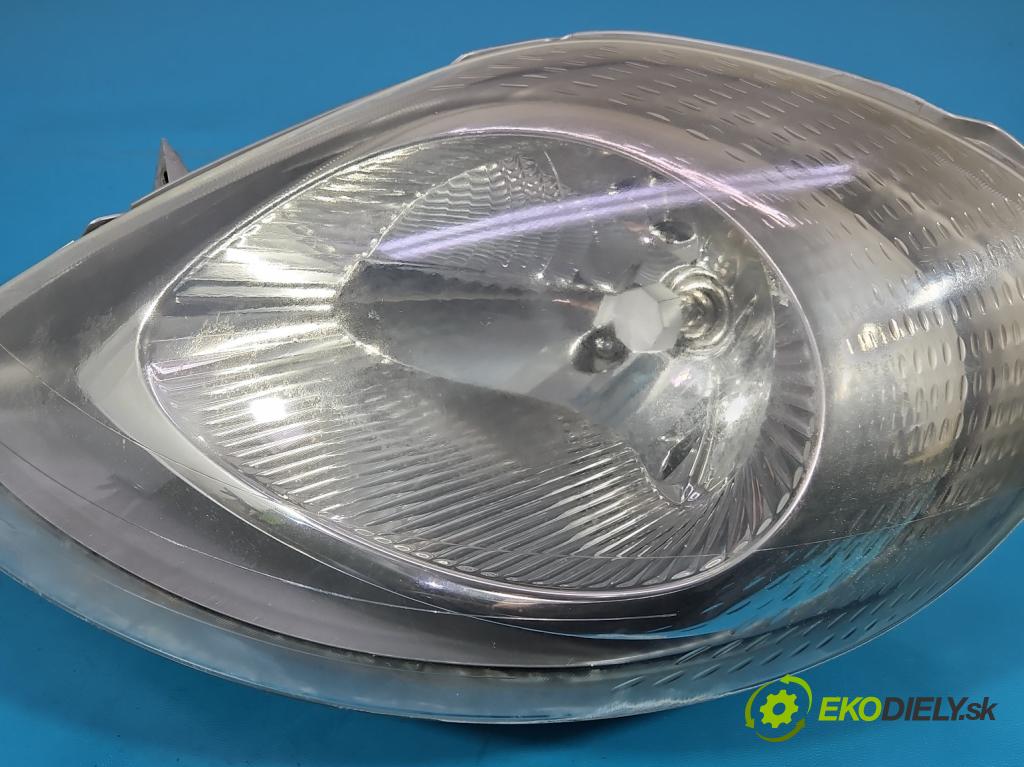 Opel Vivaro 2001-2014 1.9 cdti 101 HP manual 74 kW 1870 cm3 5- Reflektor: ľavý 7700311371 (Kľučka dverí ostatné)
