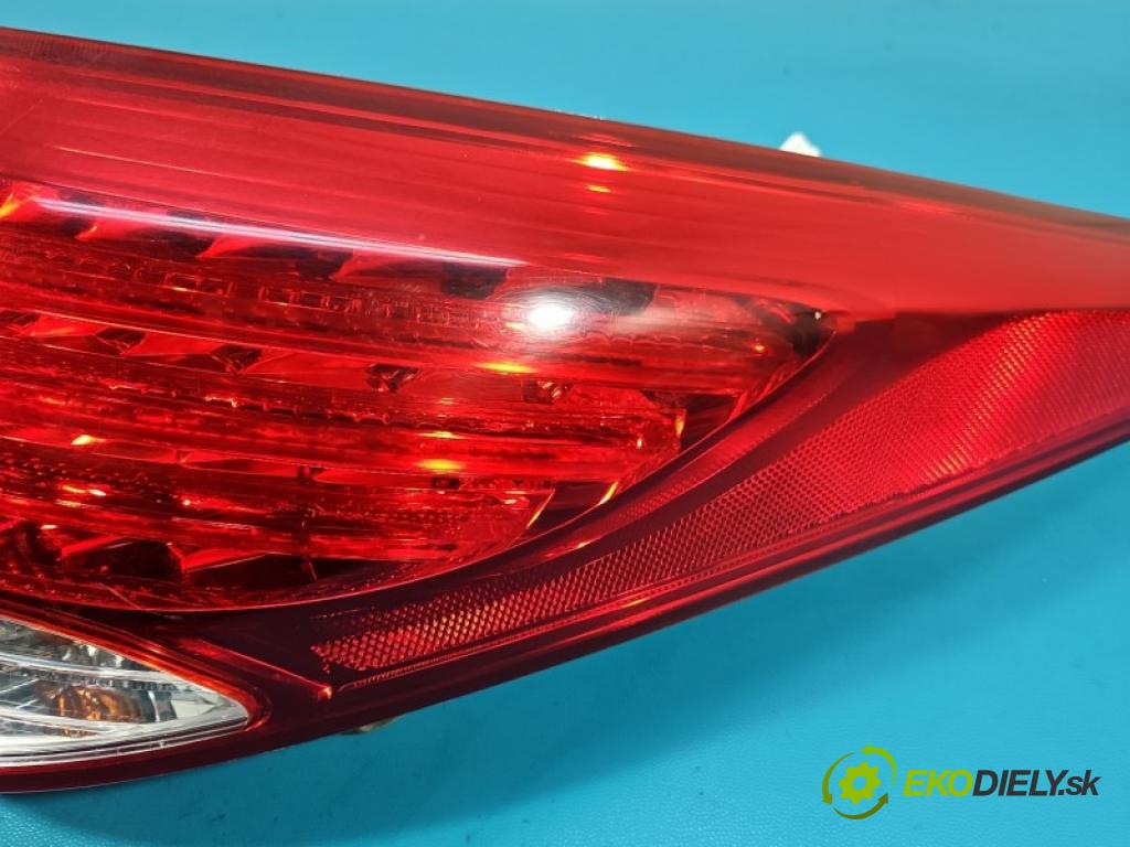 Hyundai I40 1.7 crdi 116 hp manual 85 kW 1685 cm3 5- světlo zadní pravé blatník: 92402-3Z000