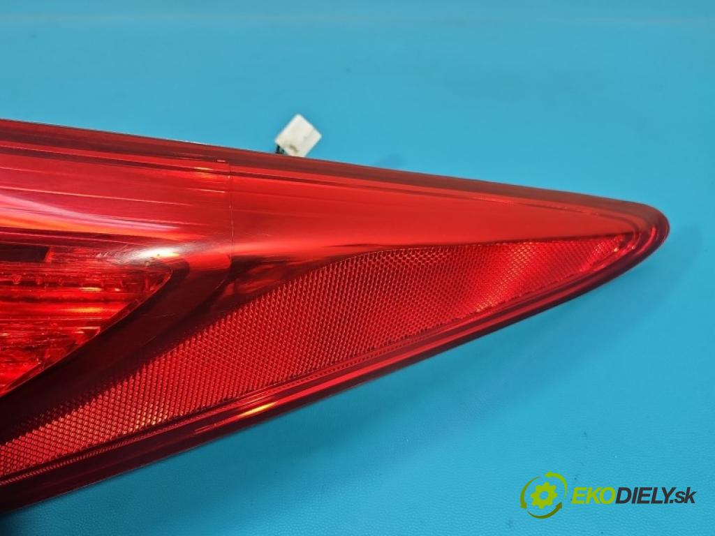 Hyundai I40 1.7 crdi 116 hp manual 85 kW 1685 cm3 5- světlo zadní pravé blatník: 92402-3Z000