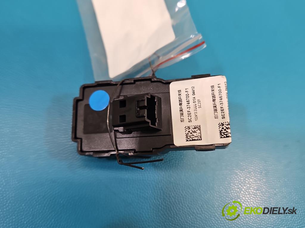 BYD ATTO 2  0.0 177 hp automatic 130 kW  5- Přepínač oken zpětných zrcátek SC2EF-3746700