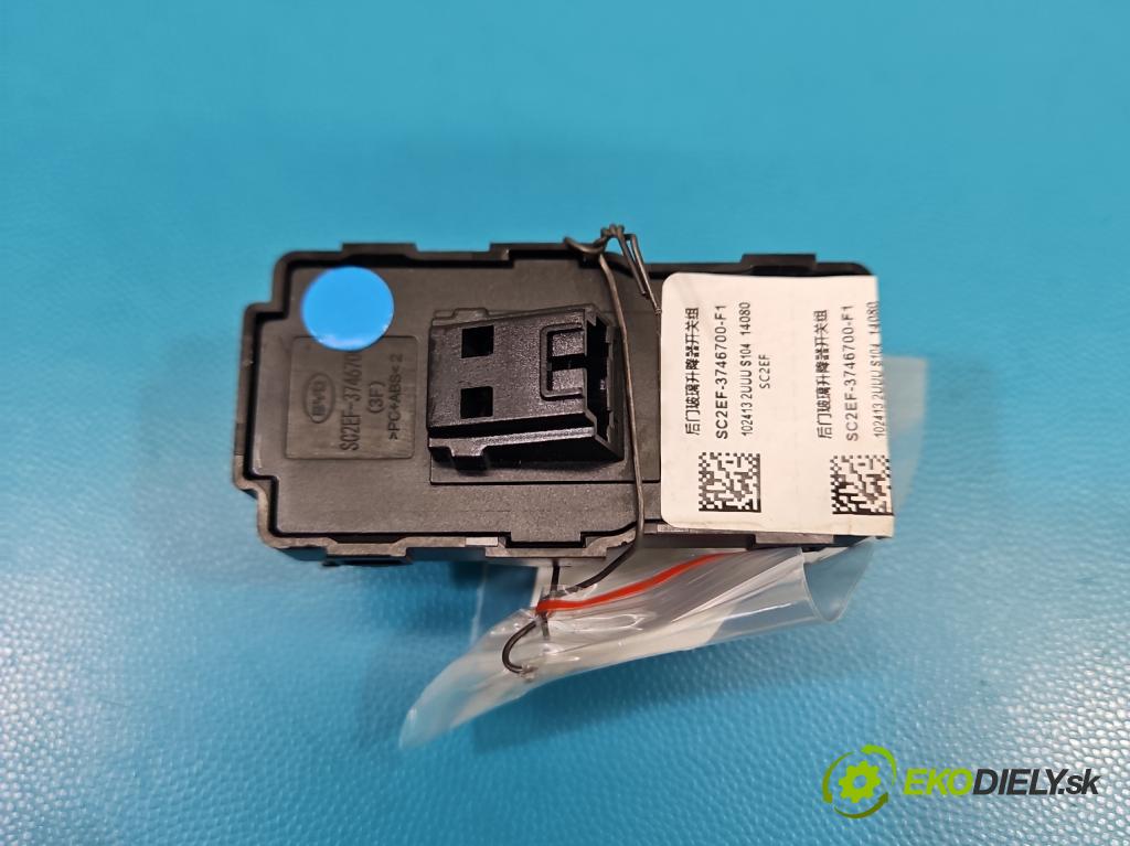 BYD ATTO 2  0.0 177 hp automatic 130 kW  5- Přepínač oken zpětných zrcátek SC2EF-3746700