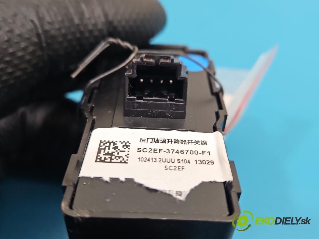 BYD ATTO 2  0.0 177 hp automatic 130 kW  5- Přepínač oken zpětných zrcátek SC2EF-3746700