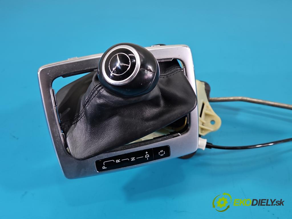 Mercedes C W204 2007-2014 2.2 CDI 136 HP automatic 100 kW 2148 cm3 4- Páka: Změny: stupeň,rýchlosť A2042677524 (Rýchlostná páka (kulisa))