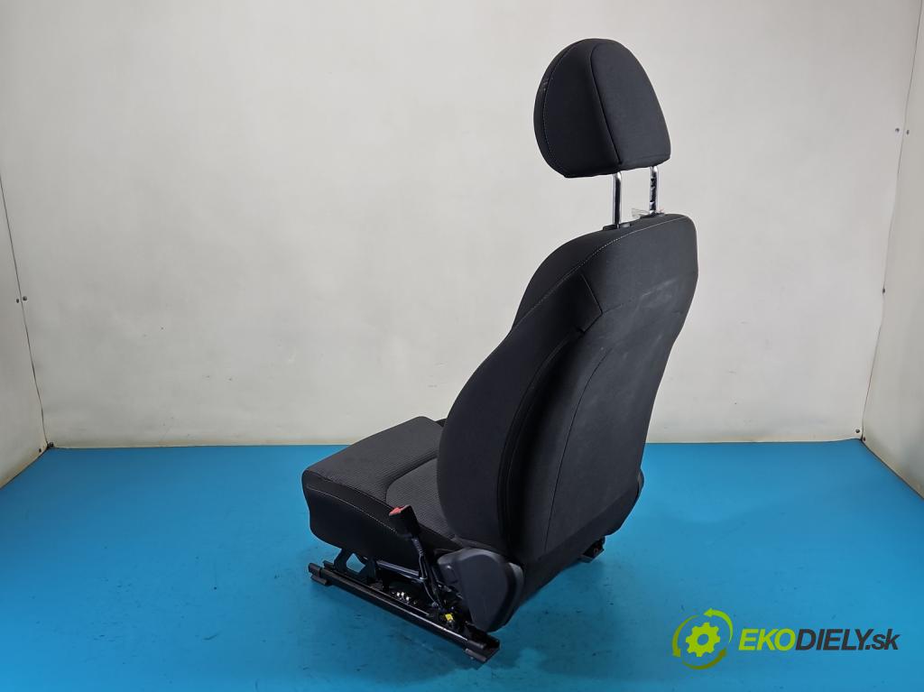 Hyundai I30 III 2016- 1.5 dpi: 110 HP manual 80.9 kW 1498 cm3 5- Sedačka pravý  (Sedadlo)