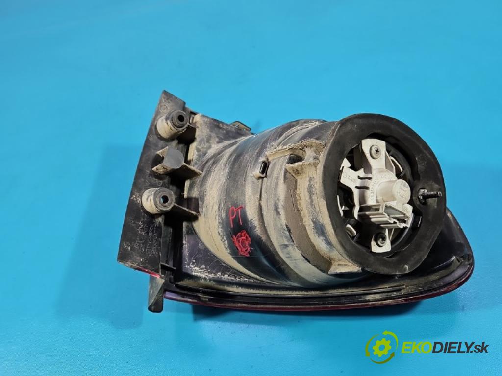 Seat Altea 1.9 tdi 105 hp manual 77 kW 1896 cm3 5- světlo zadní pravé blatník: