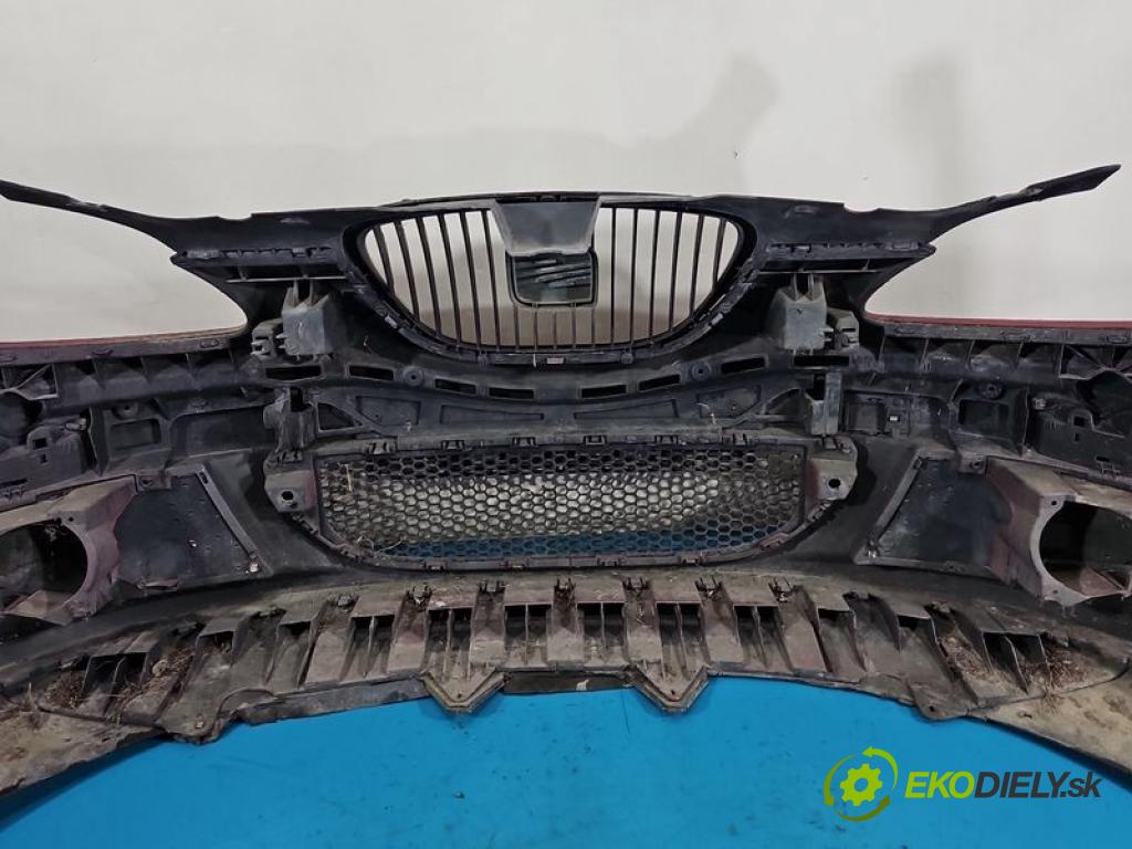 Seat Altea 1.9 tdi 105 hp manual 77 kW 1896 cm3 5- nárazník přední  (Klika dveří ostatní)