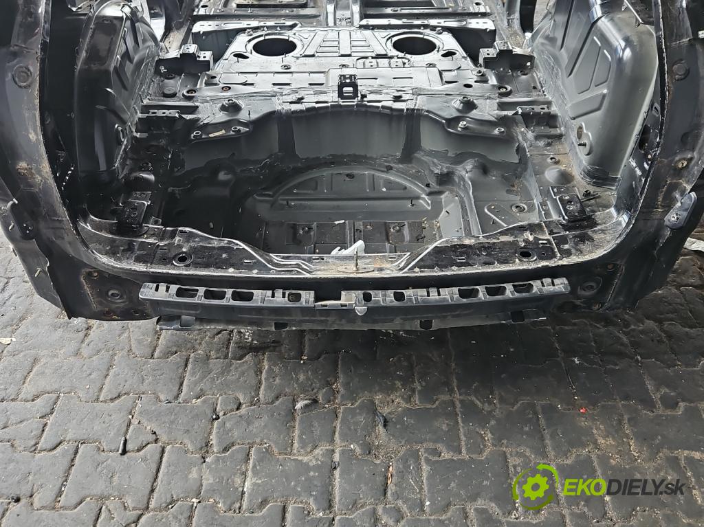 Porsche Cayenne II 2010-2017 3.0d 245KM automatic 180 kW 2967 cm3 5- stěna zadní 