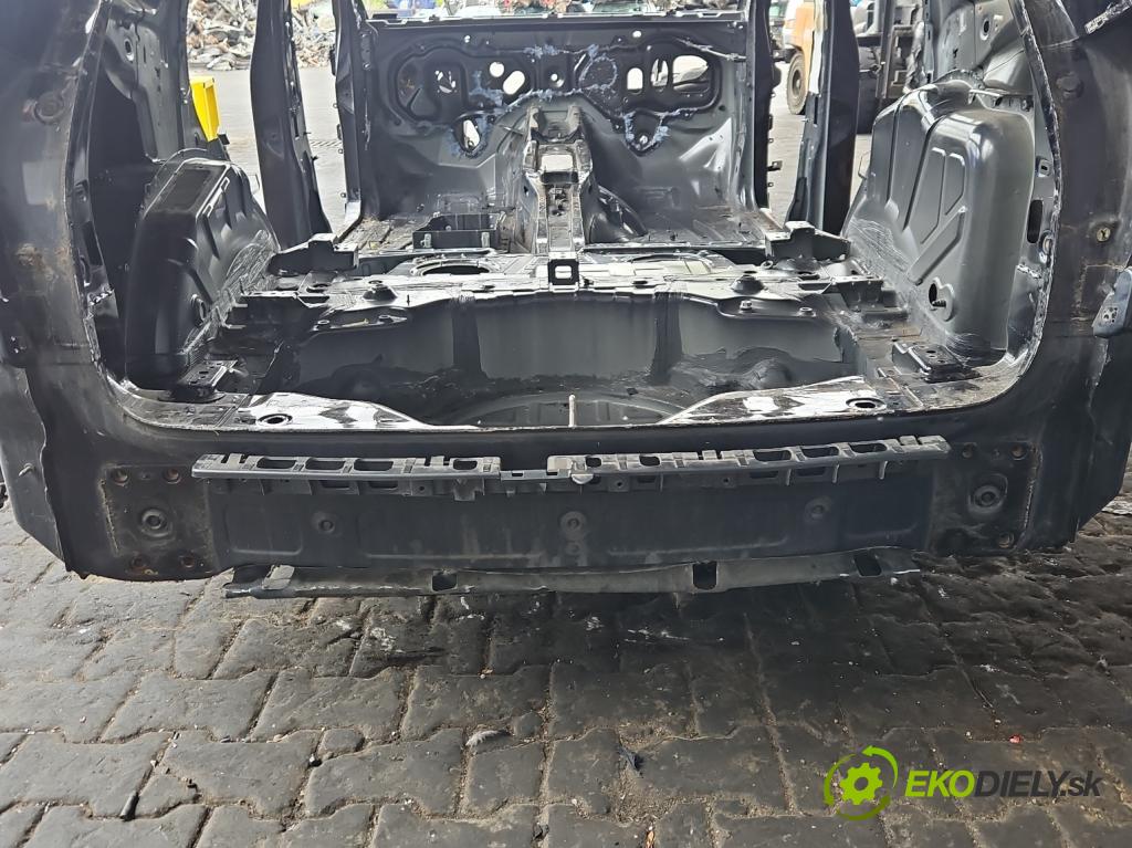Porsche Cayenne II 2010-2017 3.0d 245KM automatic 180 kW 2967 cm3 5- stěna zadní