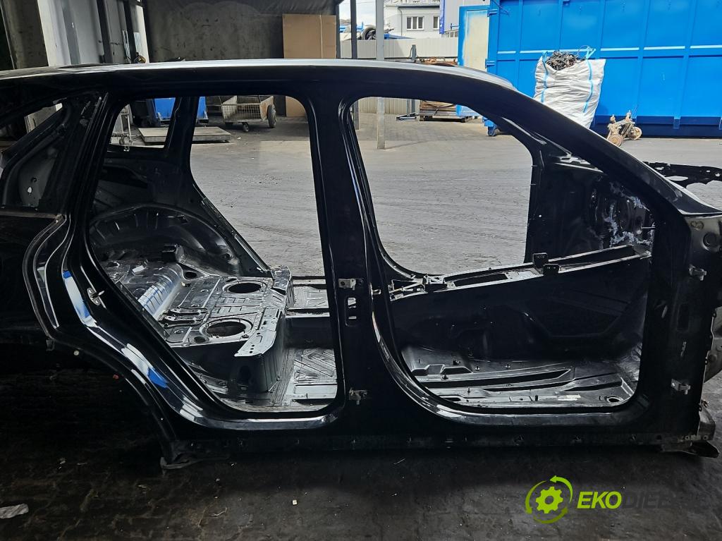 Porsche Cayenne II 2010-2017 3.0d 245KM automatic 180 kW 2967 cm3 5- práh pravý  (Karoserie ostatní)