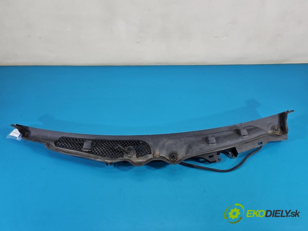 Mercedes C W204 2007-2014 2.2 CDI 136hp automatic 100 kW 2148 cm3 4- torpédo 204830907 (Plast pod čelním sklem)