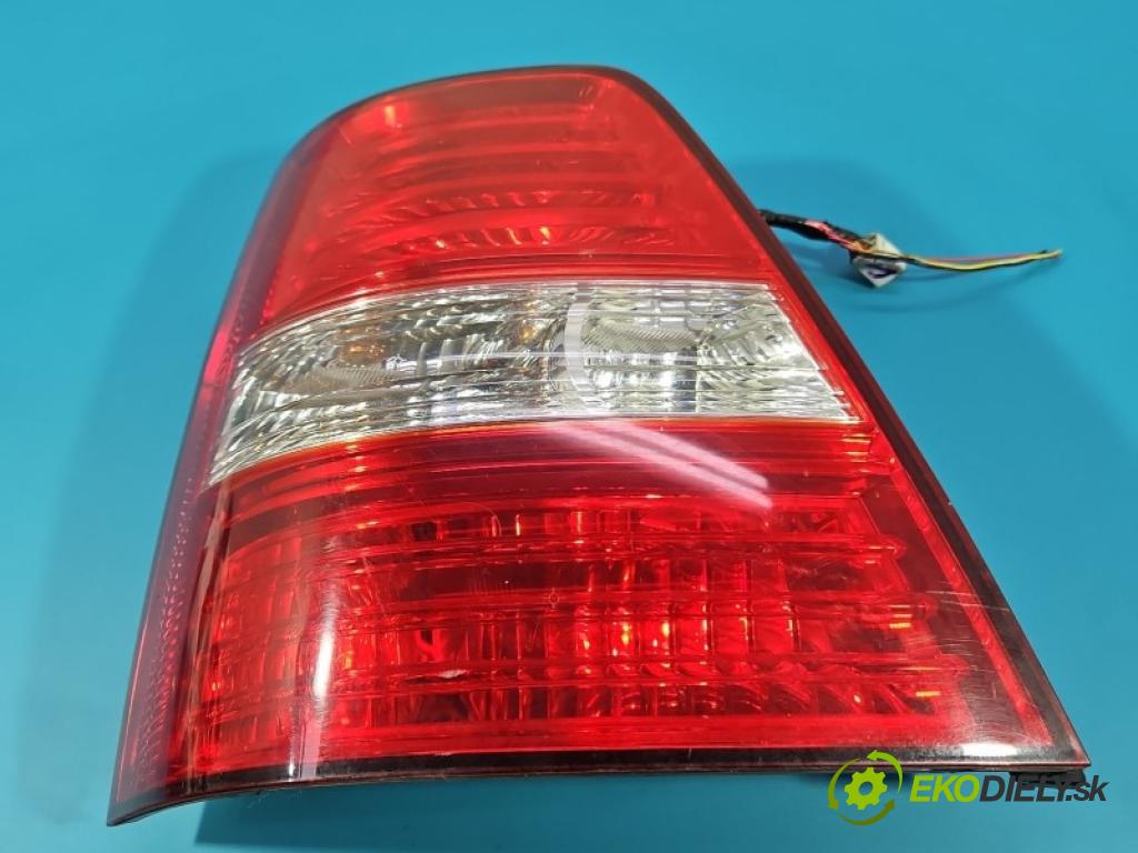 Kia Sorento I 2003-2009 3.3 V6 247HP automatic 182 kW 3342 cm3 5- svetlo / reflektor zadné ľavé blatník